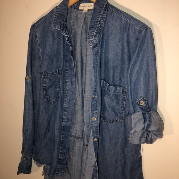 Anthropologie Cloth & Stone Split Back Chambray Button Down Blue Size Medium - Picture 8 of 11